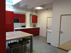 Photographie de la cuisine des bureaux de la société Exeko à Nivelles. | © Exeko
